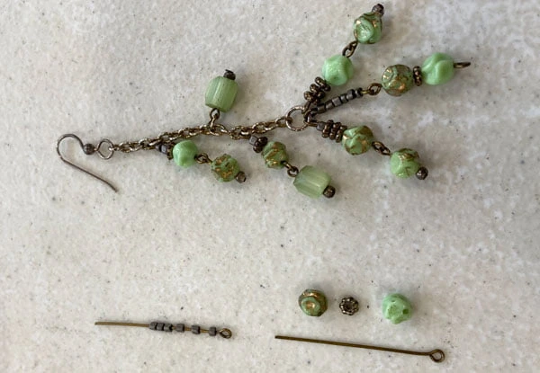 exploded view of center bottom dangle earring