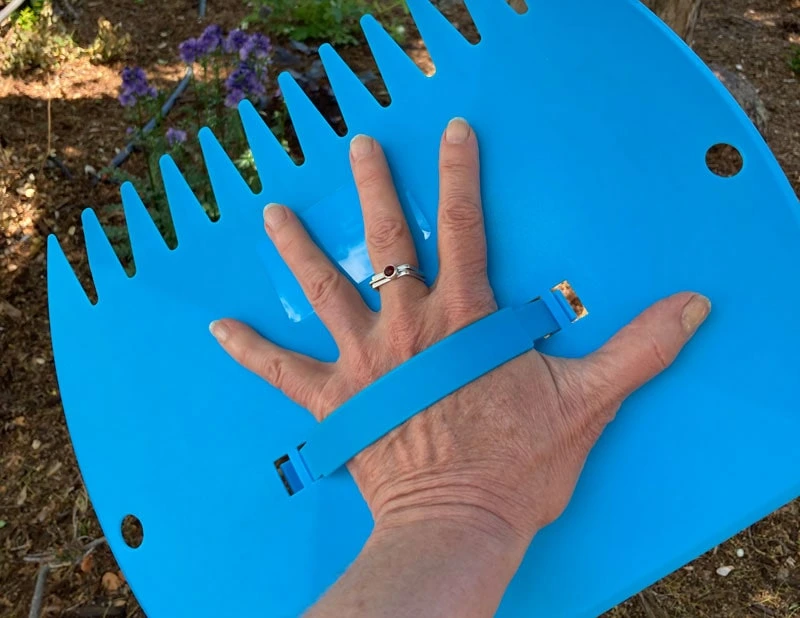 big hands leaf scoop garden tools