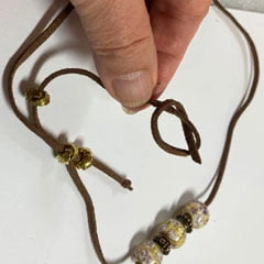 sliding knot adjustable necklace tie half hitch stop bead